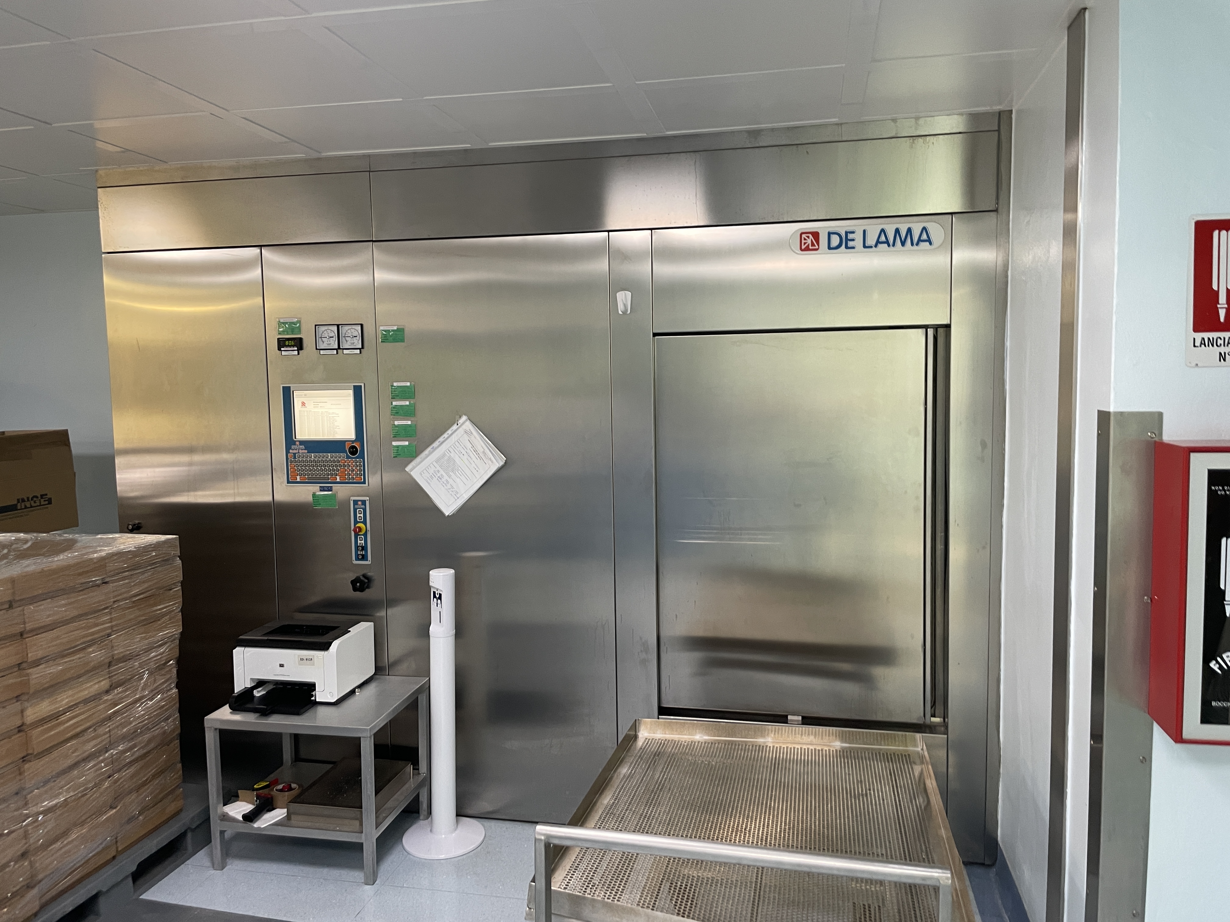 DE LAMA Autoclaves/Sterilizing Ovens/Freeze Dryers DE LAMA AUTOCLAVE DE LAMA